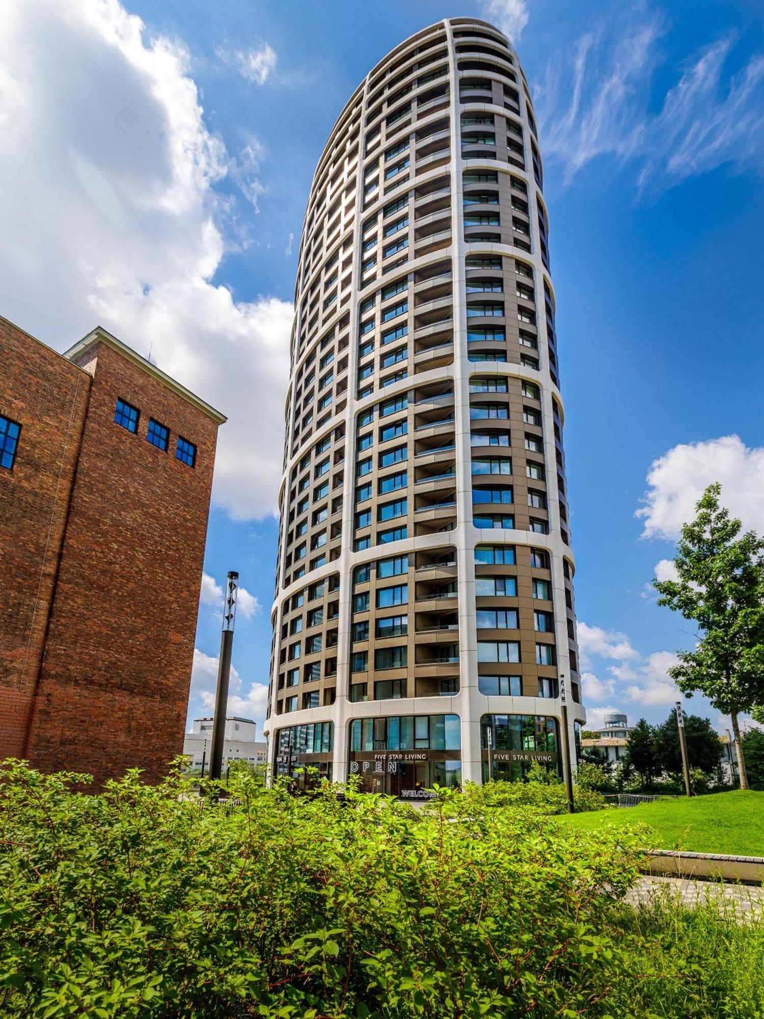 Sky Park 1 - Luxurious #Instaworthy Apartment In Downtown City Center With Included Parking, Best Address In Town Bratislava Dış mekan fotoğraf